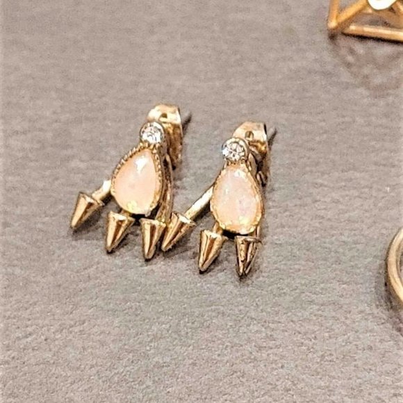 A Collection of Beautiful Gold (Costume Jewellery) Rings and Earrings from Blue - Picture 6 of 7